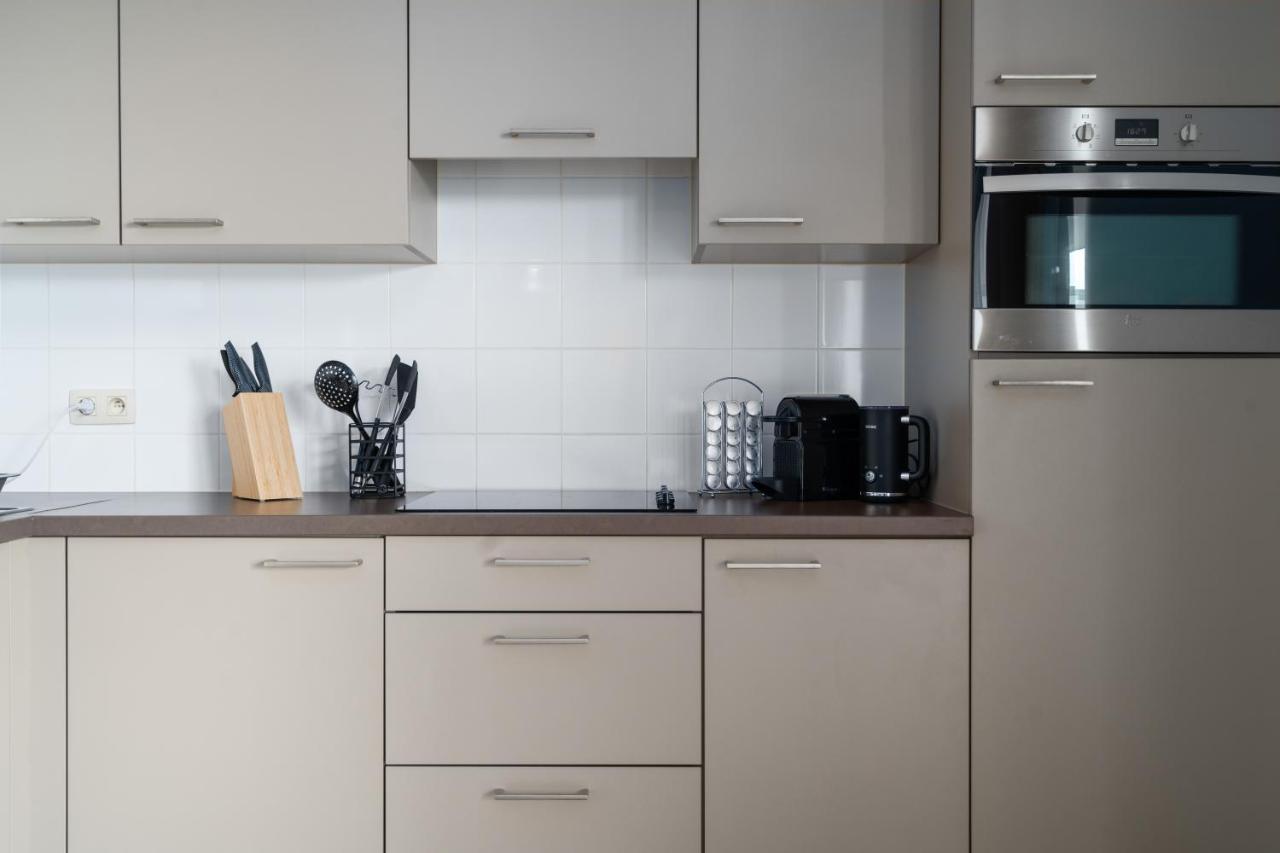 Shs Homes-Luxe Highrise, 2 Bedrooms, Kitchen, Free Parking, Stunning View, Large Tarrasse, Workspace 하셀트 외부 사진